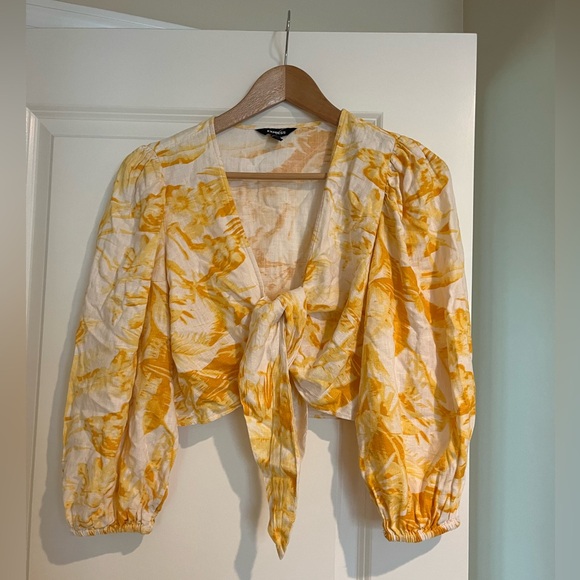 Express Yellow and White Floral Linen Vacation Set - Picture 2 of 6